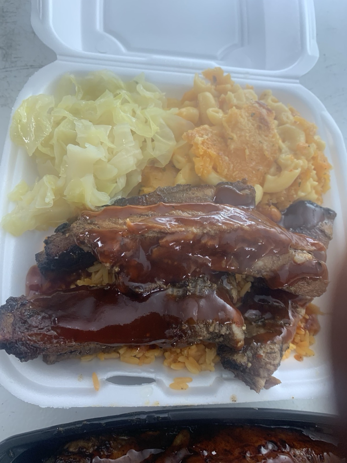 Beef ribs with Caribbean sides
