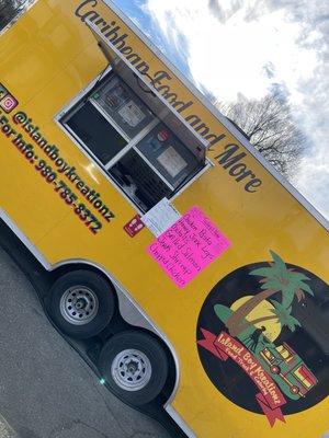 Curry chicken and chicken bowl options
